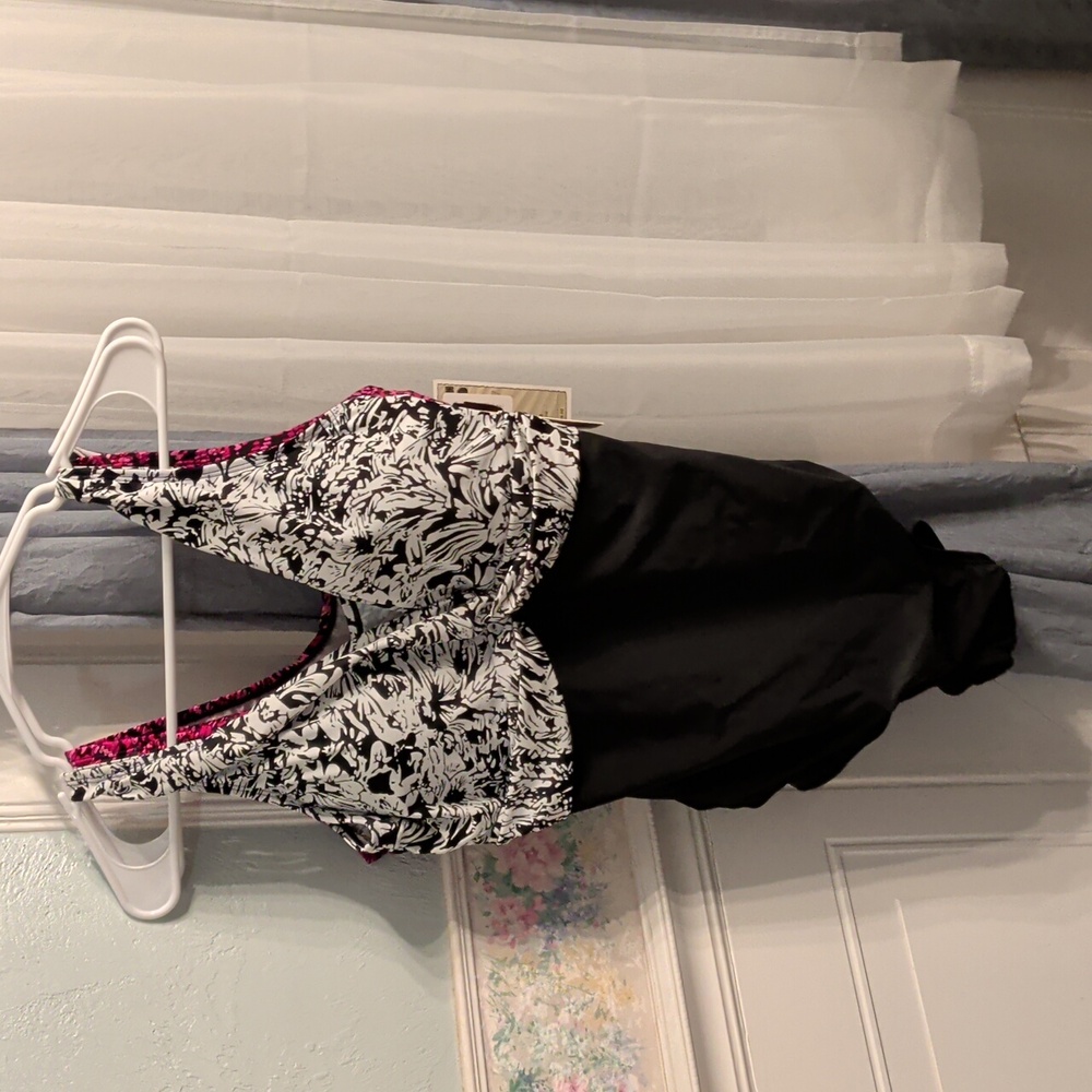 Plus Size Black and White Floral Women's Swimsuit NWT In Three Sizes